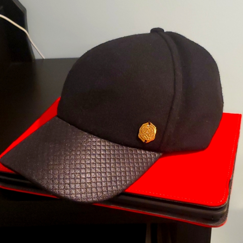 Vince Camuto baseball hat